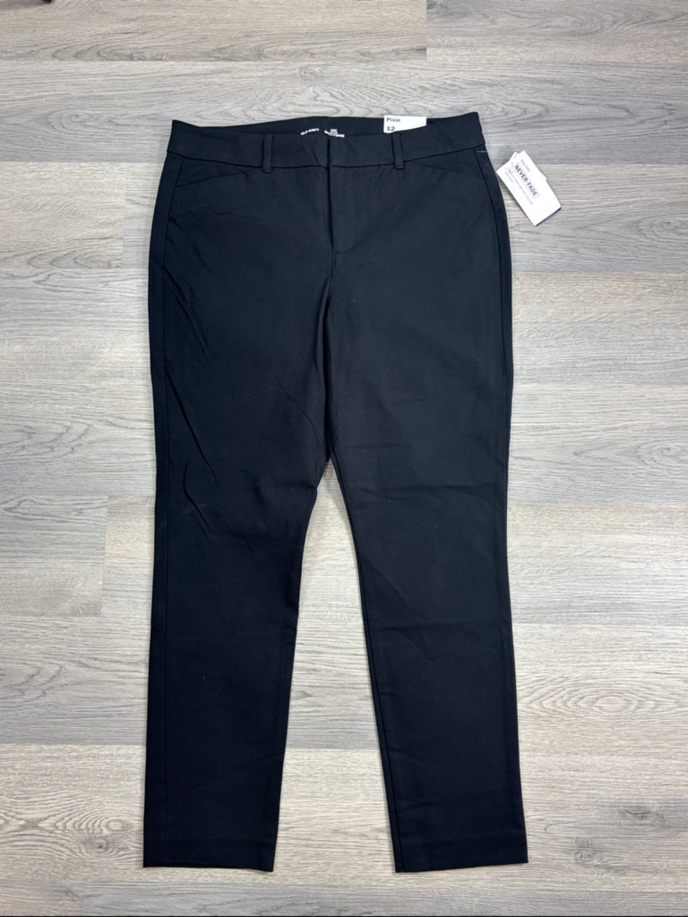 Old Navy‎ Black High Rise Pixie Never Fade Pants - size 12 NWT